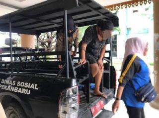Wanita ODGJ Pencuri Kotak Amal Di Amankan Dinsos Dan Polresta Pekanbaru